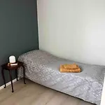 Nyoppusset Og Romslig Med 6 Soveplasser I Et Familievennlig Omrade Appartement