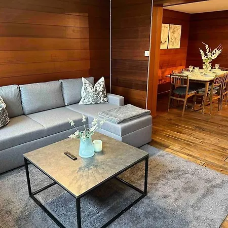 Nyoppusset Og Romslig Med 6 Soveplasser I Et Familievennlig Omrade アパート *