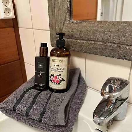 Nyoppusset Og Romslig Med 6 Soveplasser I Et Familievennlig Omrade サルプスボルグ