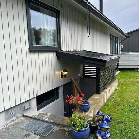 Nyoppusset Og Romslig Med 6 Soveplasser I Et Familievennlig Omrade アパート サルプスボルグ