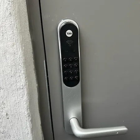 Nyoppusset Og Romslig Med 6 Soveplasser I Et Familievennlig Omrade アパート サルプスボルグ